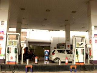 102244 du island lube display 4