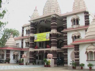 695228409gurgaon sheetala mata mandir main